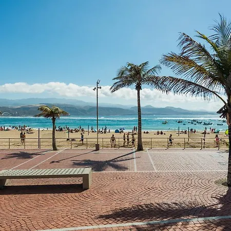 Aguas Verdes En La Playa San Agustín